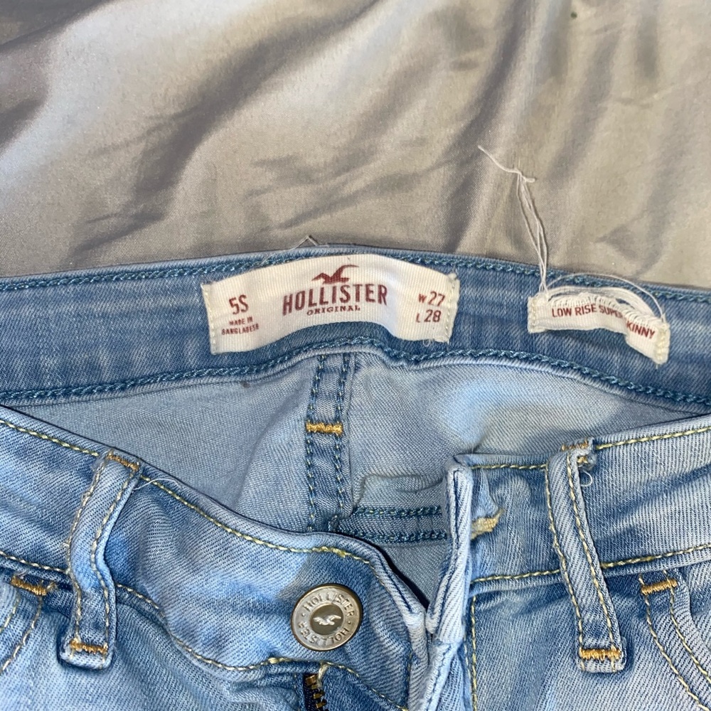Hollister ripped jeans - Picture 2 of 3